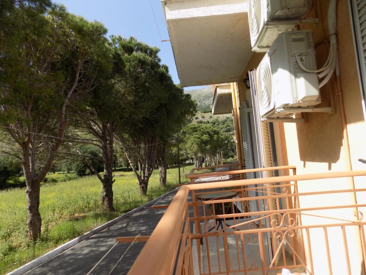 Afrodite Spacious Apartments! Agia Efimia Екстер'єр фото