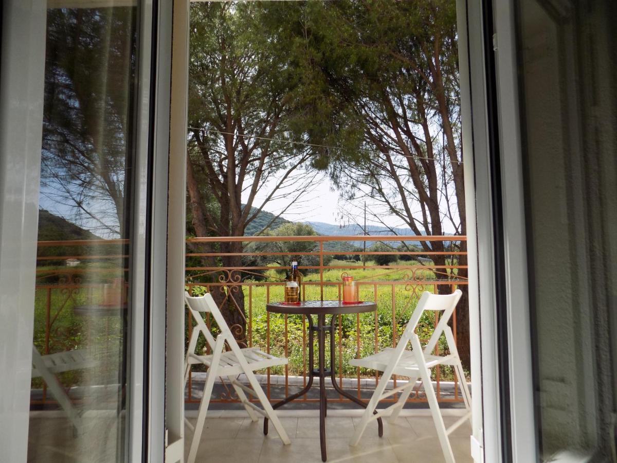 Afrodite Spacious Apartments! Agia Efimia Екстер'єр фото